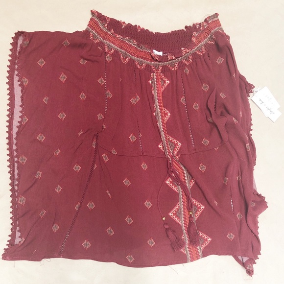 BNWT Skylar & Jade off the shoulder blouse - Picture 3 of 7